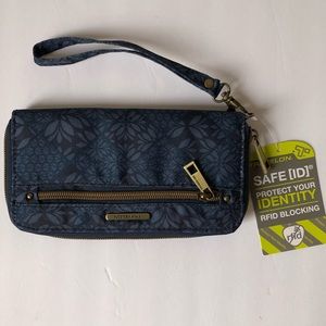Travelon wallet. NWT. Safe ID RIFD blocking.